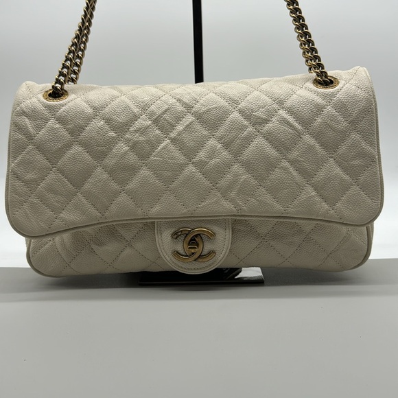 CHANEL Caviar Quilted Jumbo Easy Flap Bag - Picture 2 of 14